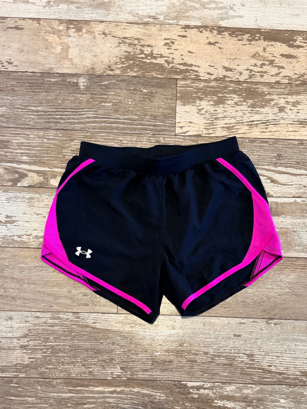Under Armour Women's Heat Gear Loose Fit Shorts in Black and Pink Size XS